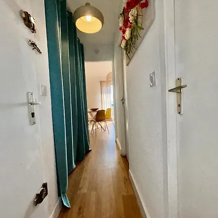 Superbe T2 Avec Terrasse Et Vue Su Quartier Des Quilles A Lejlighed